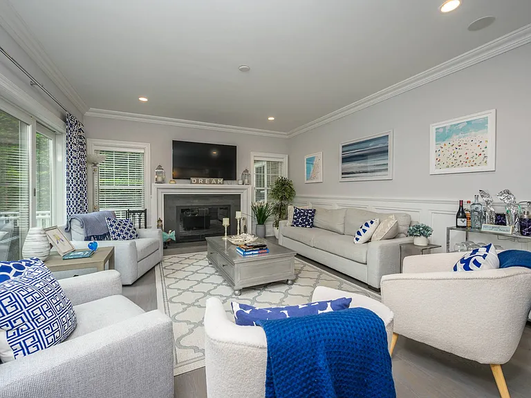 147 Warfield Way — Photo 5