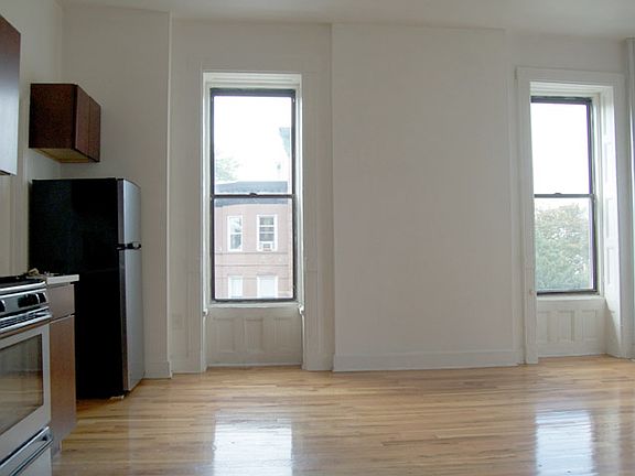 3rd image of 654 Putnam Ave APT D1