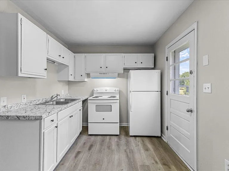 715 Bibb St NE — Photo 5