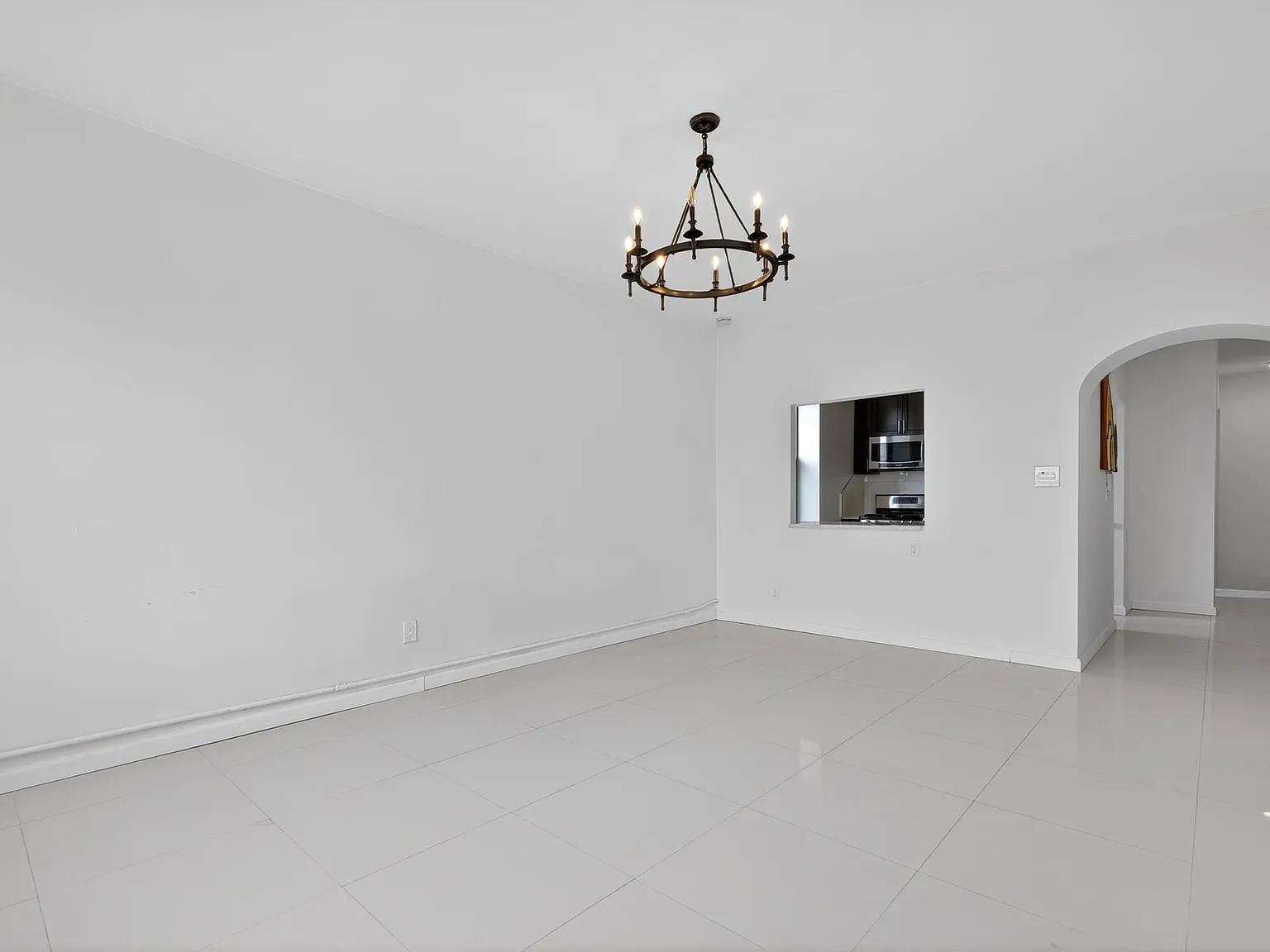 1 bed, 1.0 bath, 715 sqft, $2,300 — Photo 2
