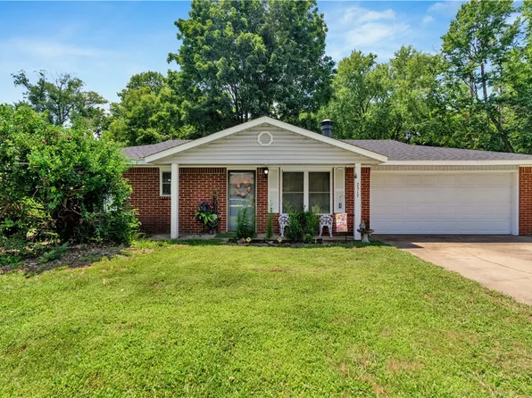 2317 N Woodlark Ln, Fayetteville, AR 72704