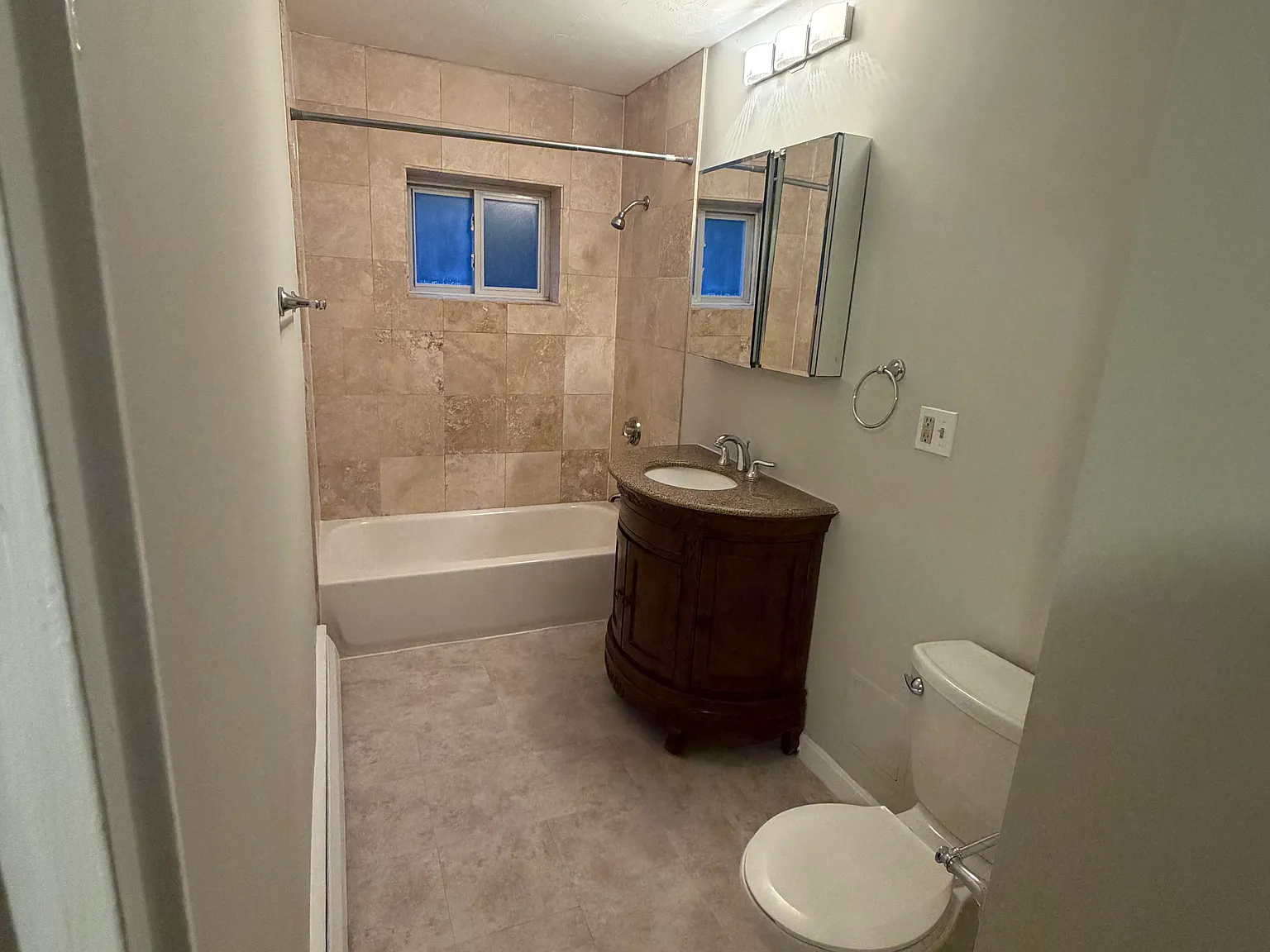 2 bed, 1.0 bath, $2,850 — Photo 4