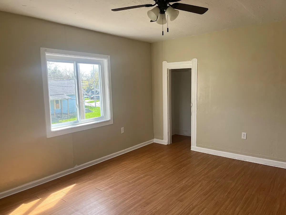 Unit Photo - 328 W 17th St