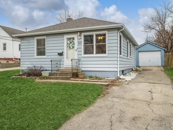 1620 34th St NE, Cedar Rapids, IA 52402