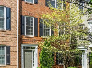 2449 Huntington Park Dr, Alexandria, VA 22303
