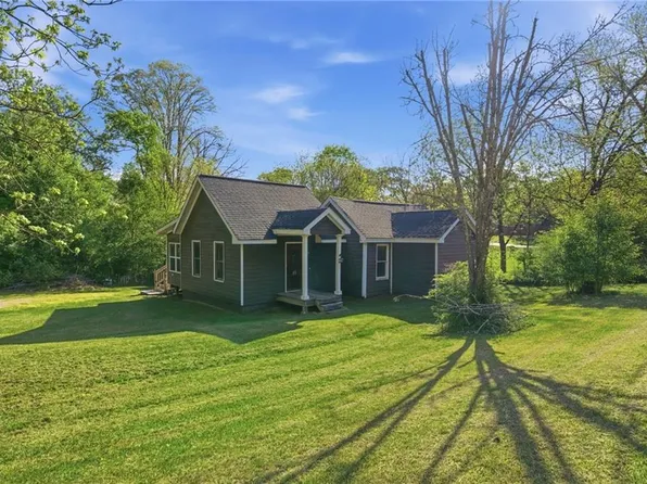 382 Main St, Talmo, GA 30575