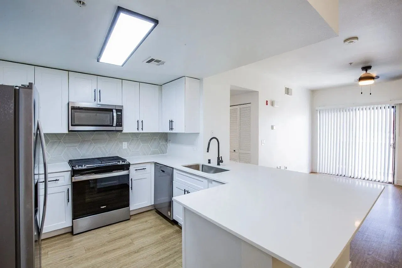 Colton Apartments — Photo 4