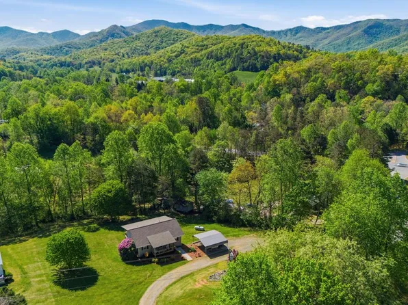 68 W Vineyard Rd, Hayesville, NC 28904