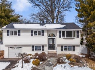 4 Seymour Ter, Piscataway, NJ 08854