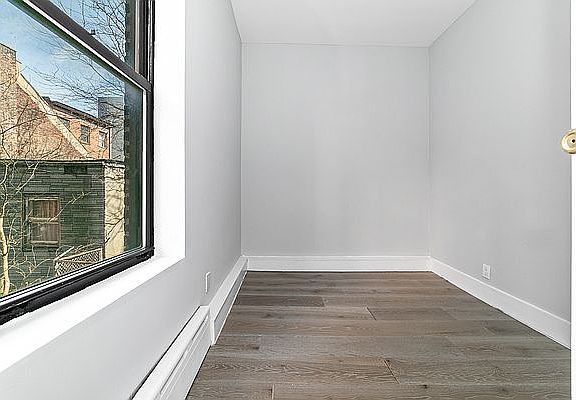5th image of 215 E 117th St APT 22