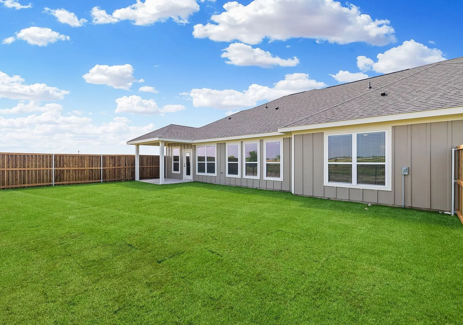 Available Now! New Luxurious Duplex Located On 1-Acre Lot In Midlothian, Tx! — Photo 3