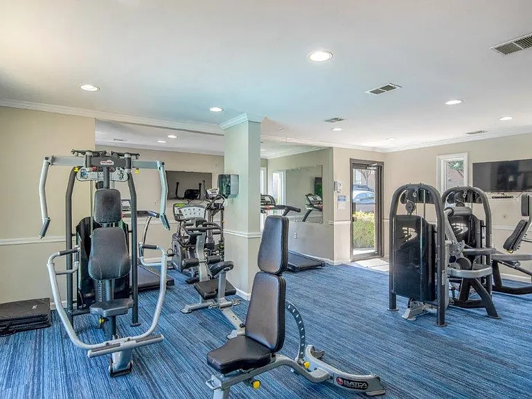 Quail Hollow Apartment Homes — Photo 16