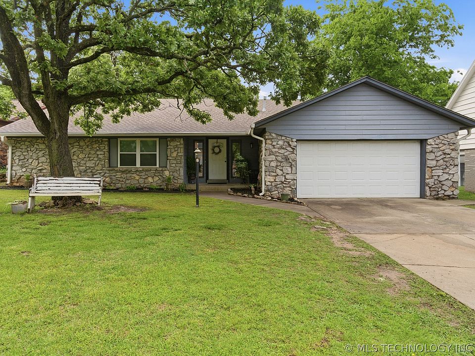 1st image of 504 W 32nd Pl