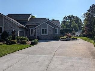 1008 Hidden Ln, Rochester Hills, MI 48309
