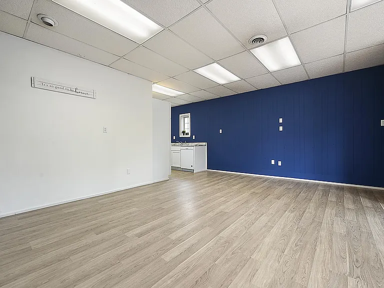 Living Room/Dining Area