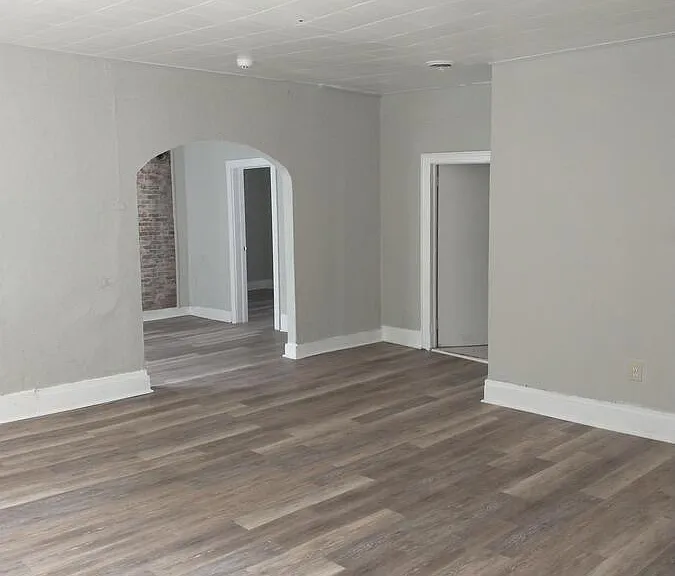 550 Busti Ave #2 — Photo 4