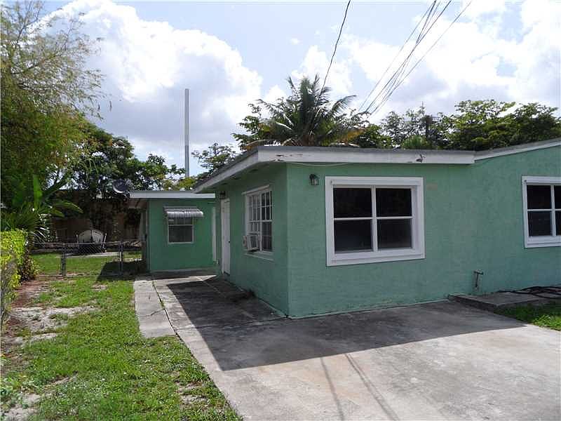 2nd image of 1004 SW 61st Ave