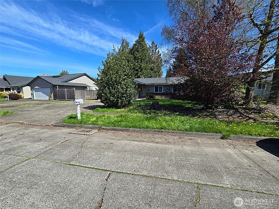 4th image of 4002 Oak Street