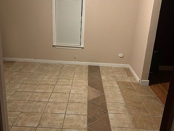 3rd image of 306 S Avenue O