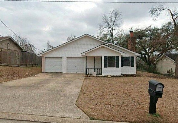 1st image of 107 Crystal Dr