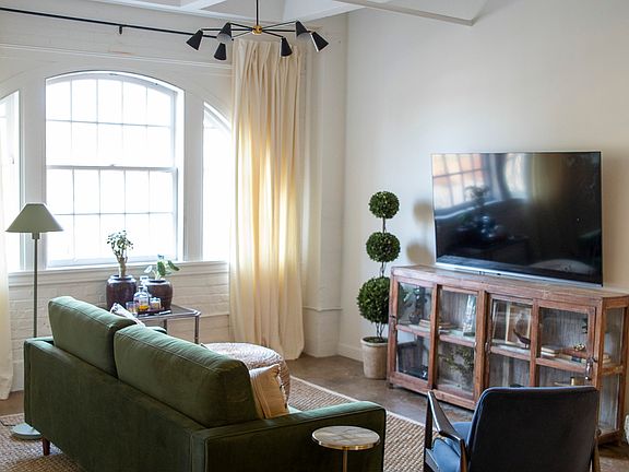 4th image of 305 6th St #210