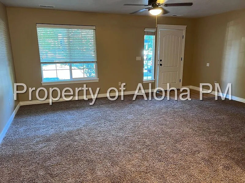 3 bed, 2.5 bath, 1320 sqft, $2,351 — Photo 4