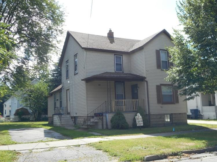 1st image of 710 N Walnut St