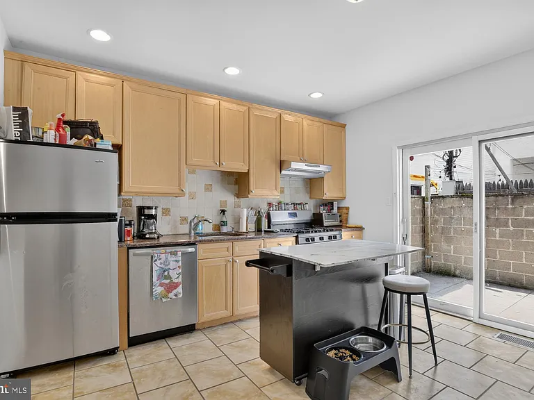 1202 Gerritt St — Photo 7