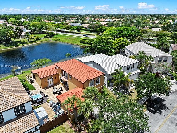 4th image of 15870 NW 10th St