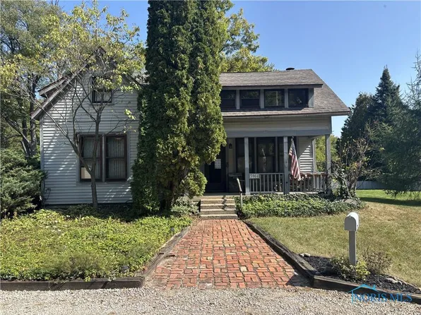 5904 Acres Rd, Sylvania, OH 43560