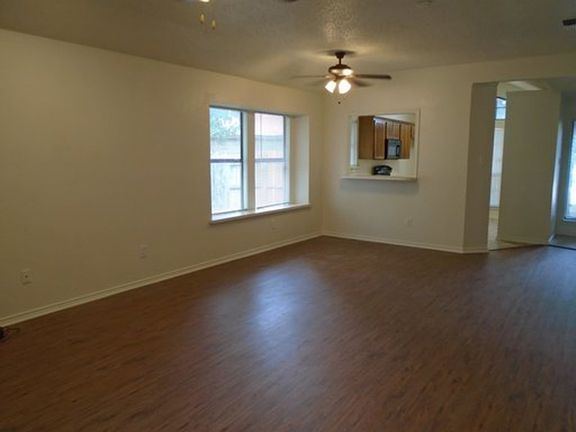 4th image of 7154 Laurelhill Ct S