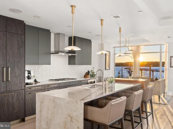 310 Strand St Unit 204, Alexandria, VA 22314