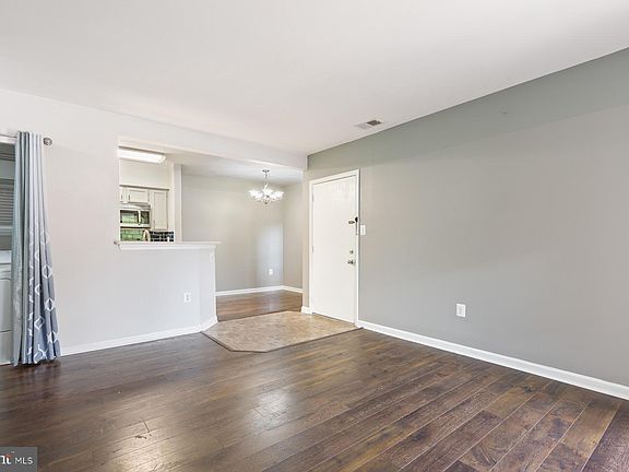 4th image of 6911 Victoria Dr Unit A