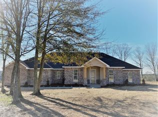 17 Diamond Dr, Ellisville, MS 39437