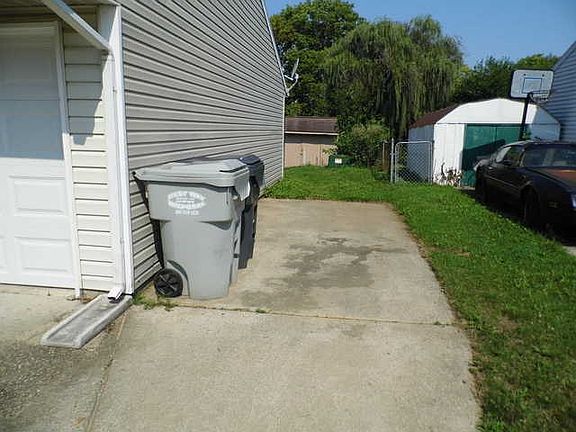 2nd image of 716 Clifty Falls Ln