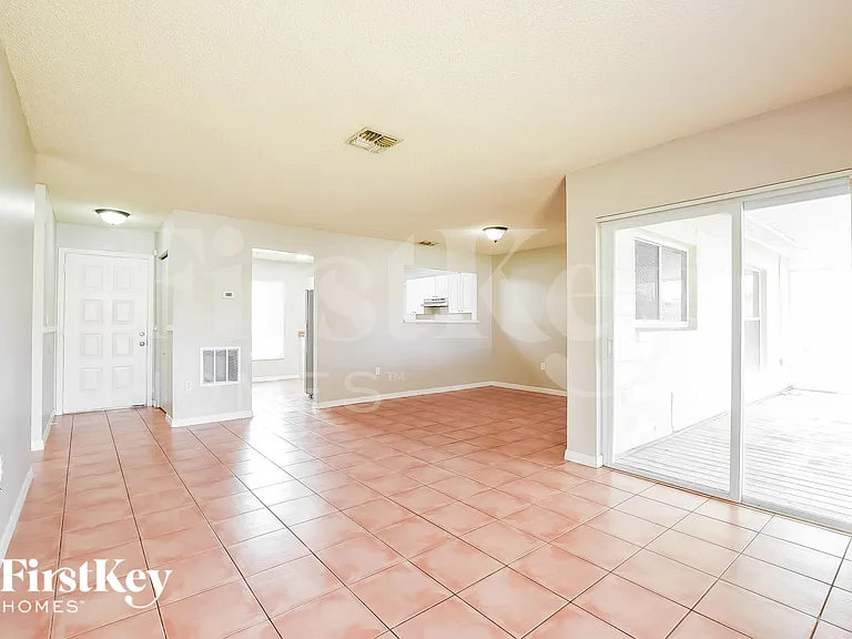 409 Bar Ct — Photo 2