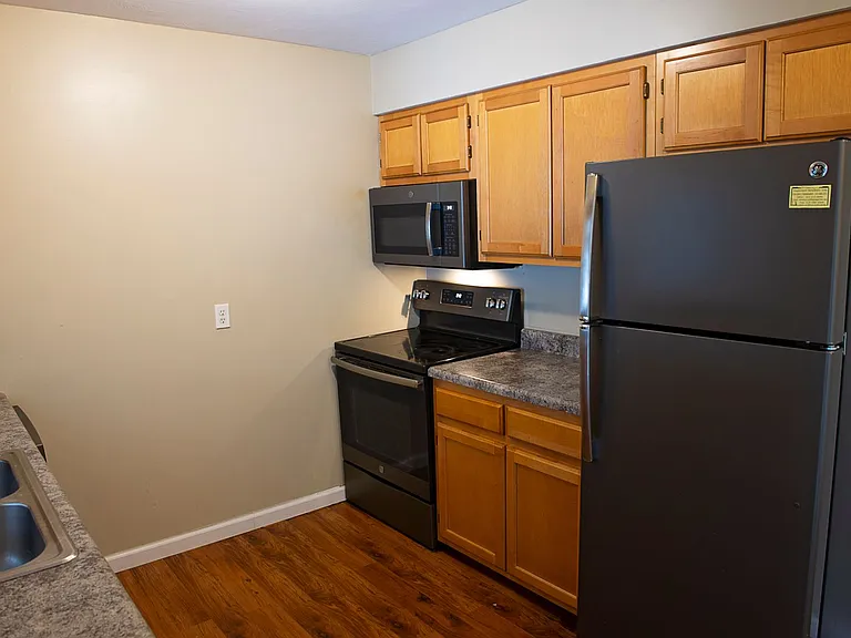 Newbury Apartment Homes — Photo 23