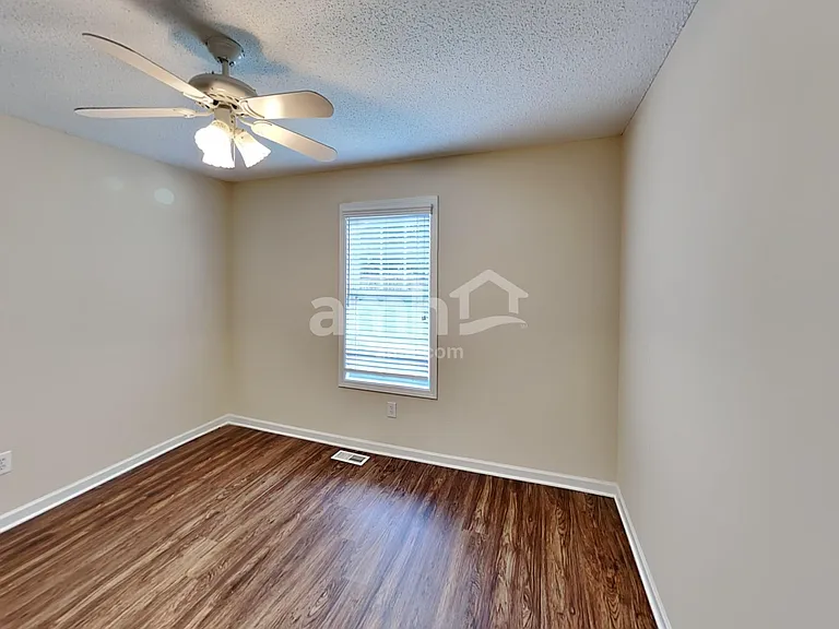 5745 Newnan Cir — Photo 13