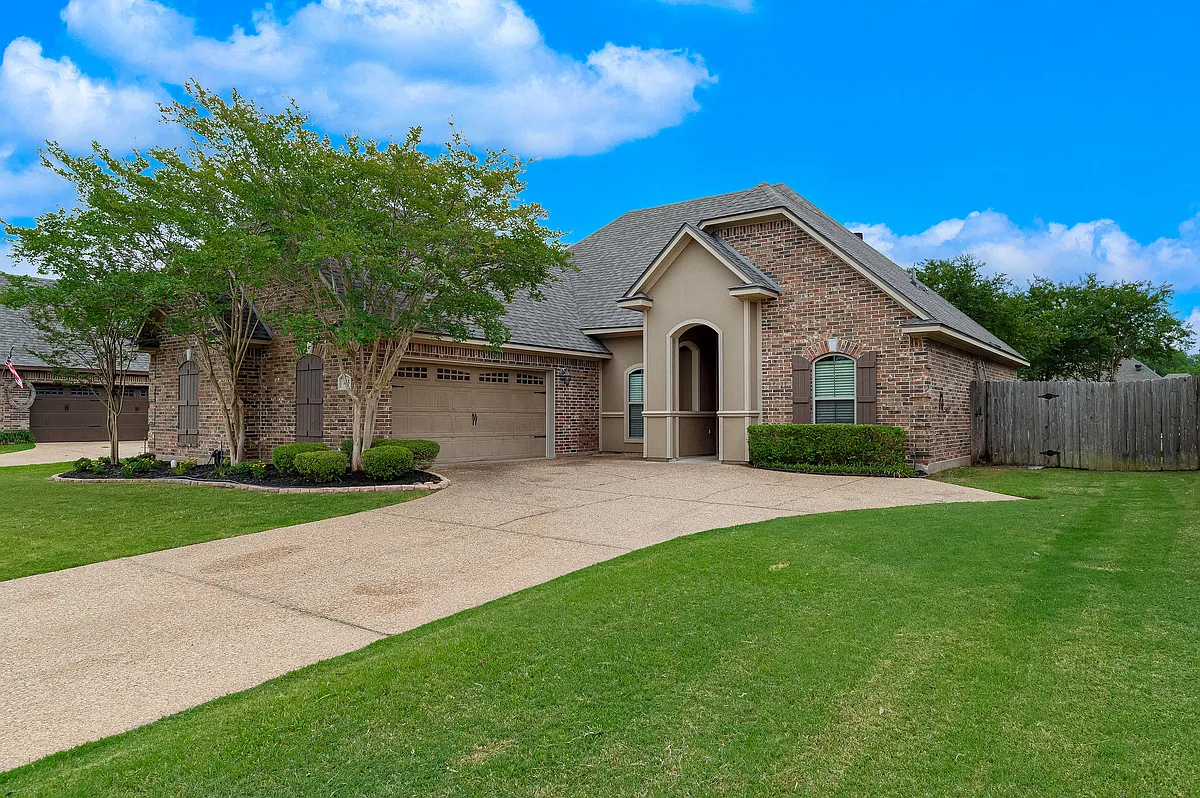 Building Photo - 713 Saint Martin Ln