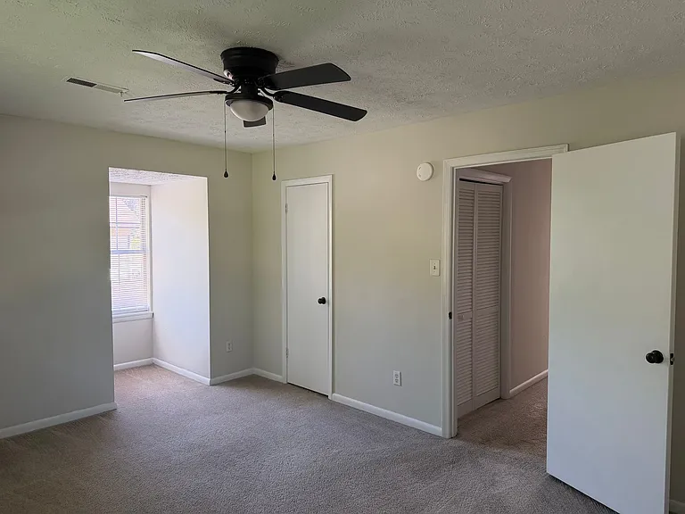 1104 Long Meadows Dr — Photo 13