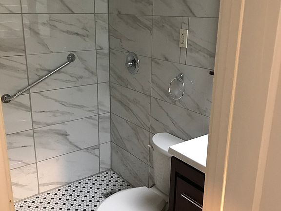 5th image of 1123 Clay St APT 9