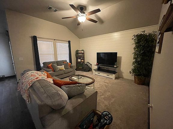 4th image of 4210 W Country Club Dr