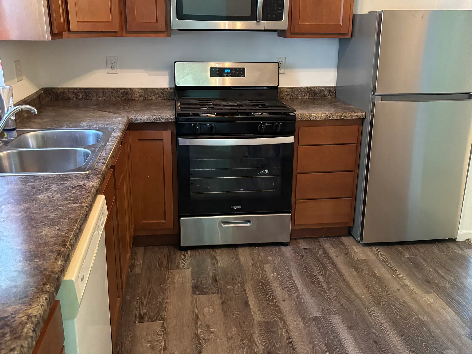 2 bed, 1200 sqft, $1,500 — Photo 3
