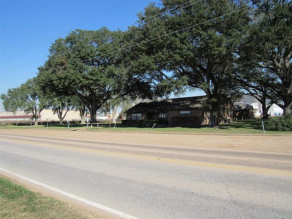 3rd image of 2119 Woods Rd