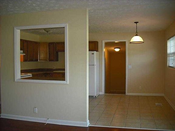 3rd image of 3235 Cesery Blvd