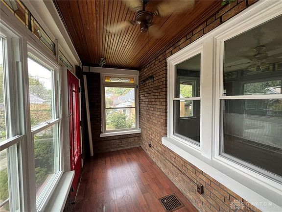 2nd image of 4056 Vinedale Ave