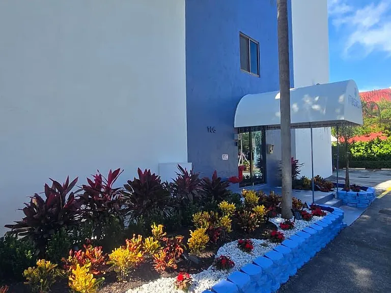 105 S Riverside Dr #303 — Photo 7