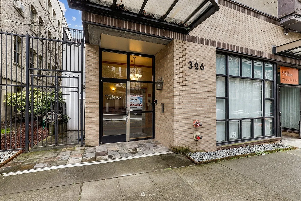 Studio, 359 sqft, $1,600 — Photo 1