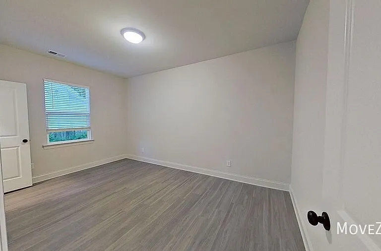 324 Houston St — Photo 23
