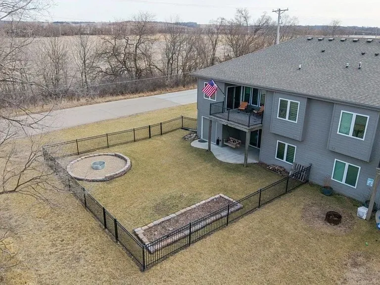 2602 Fountain Cir — Photo 38